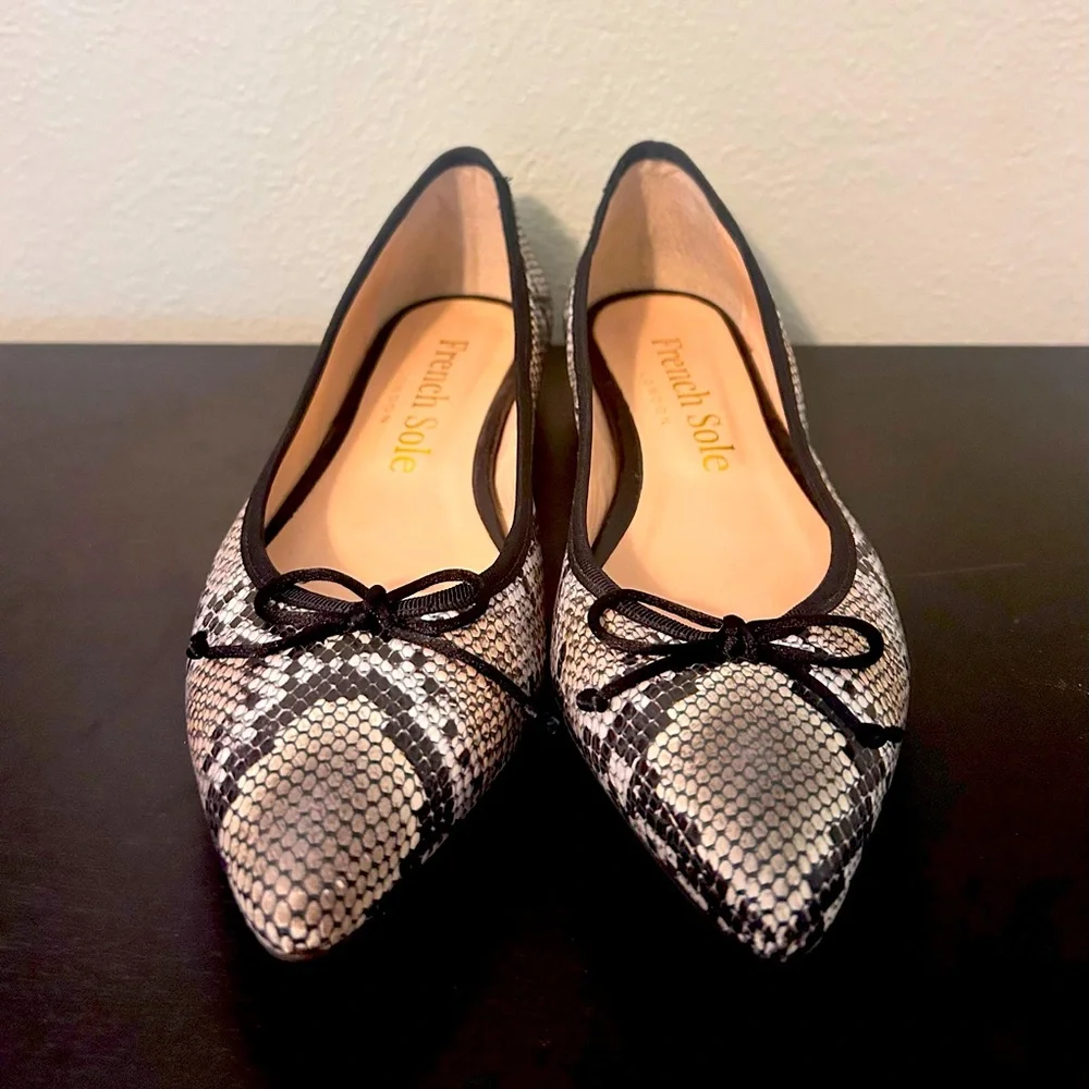 Excellent Condition French Sole Snakeskin Flats - 37.5 - Picture 2 of 8